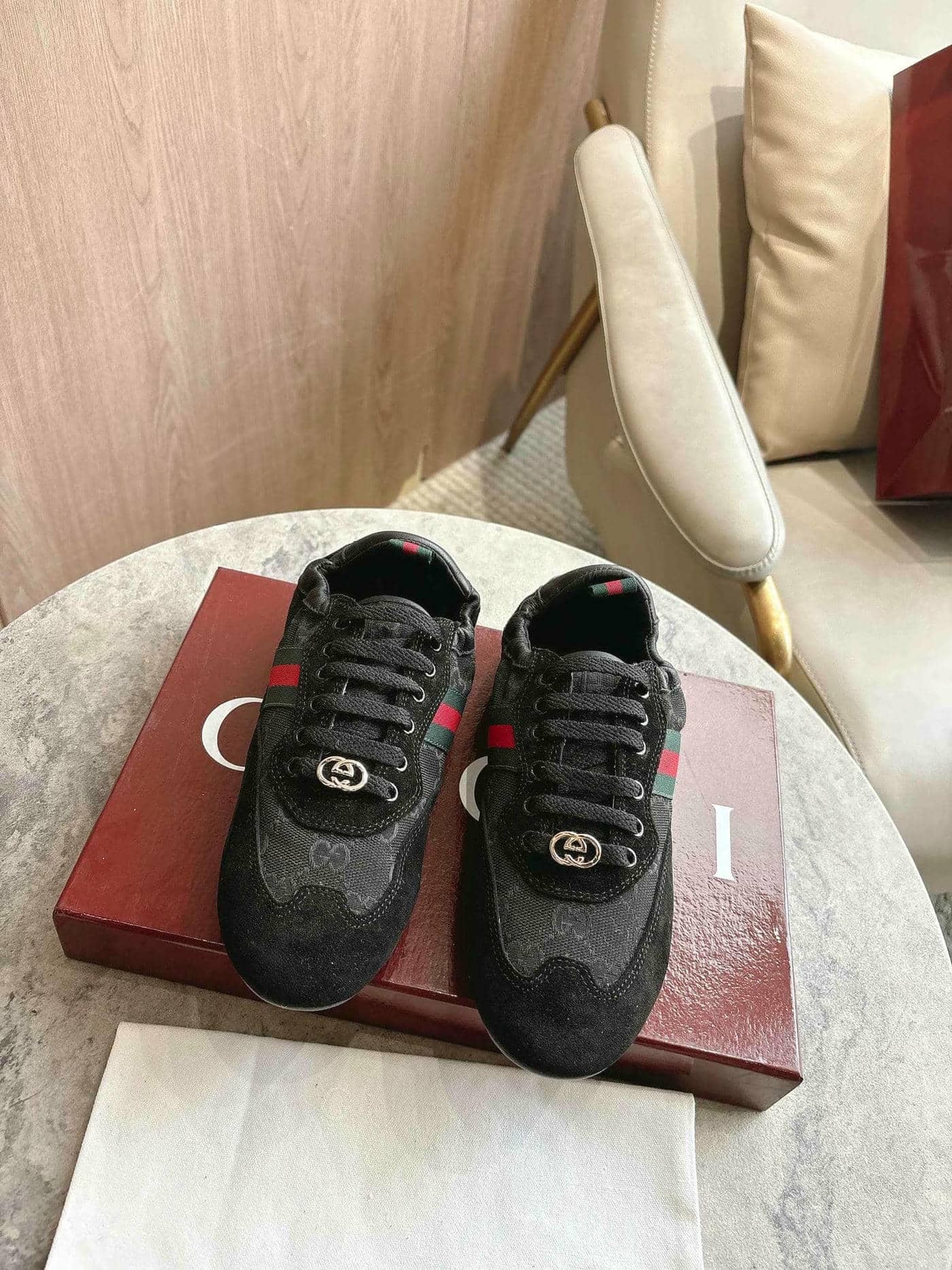 009 Sneaker